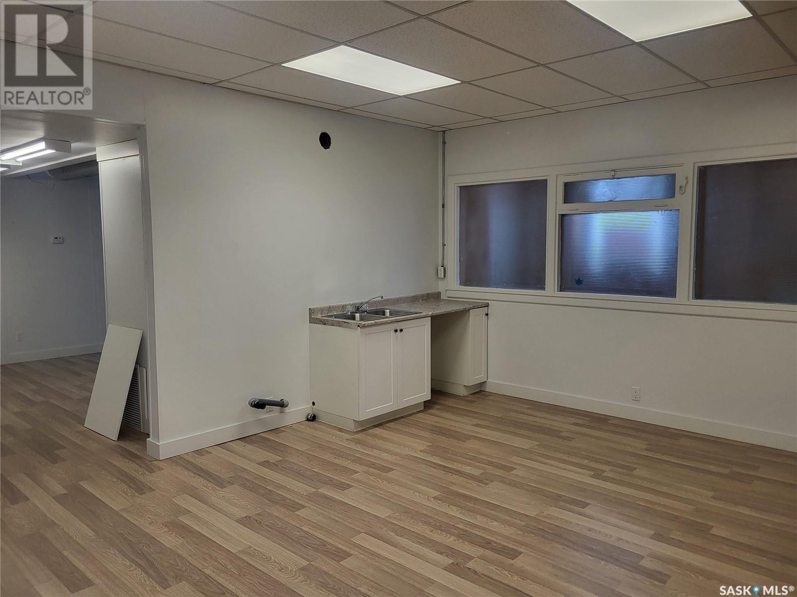 44 Fairford Street W Property Photo 3