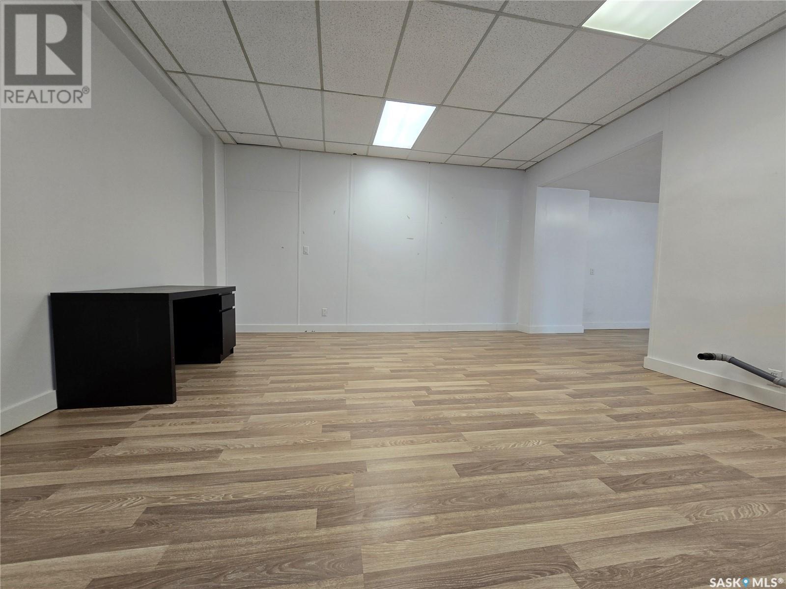 44 Fairford Street W Property Photo 4