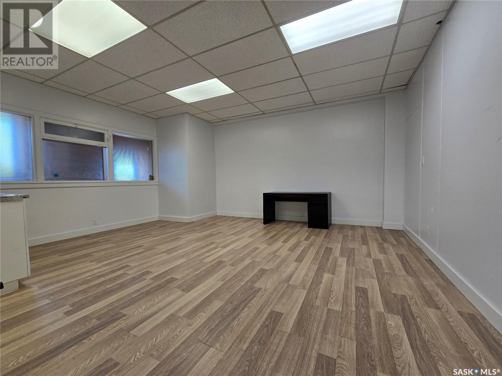 44 Fairford Street W Property Photo 5