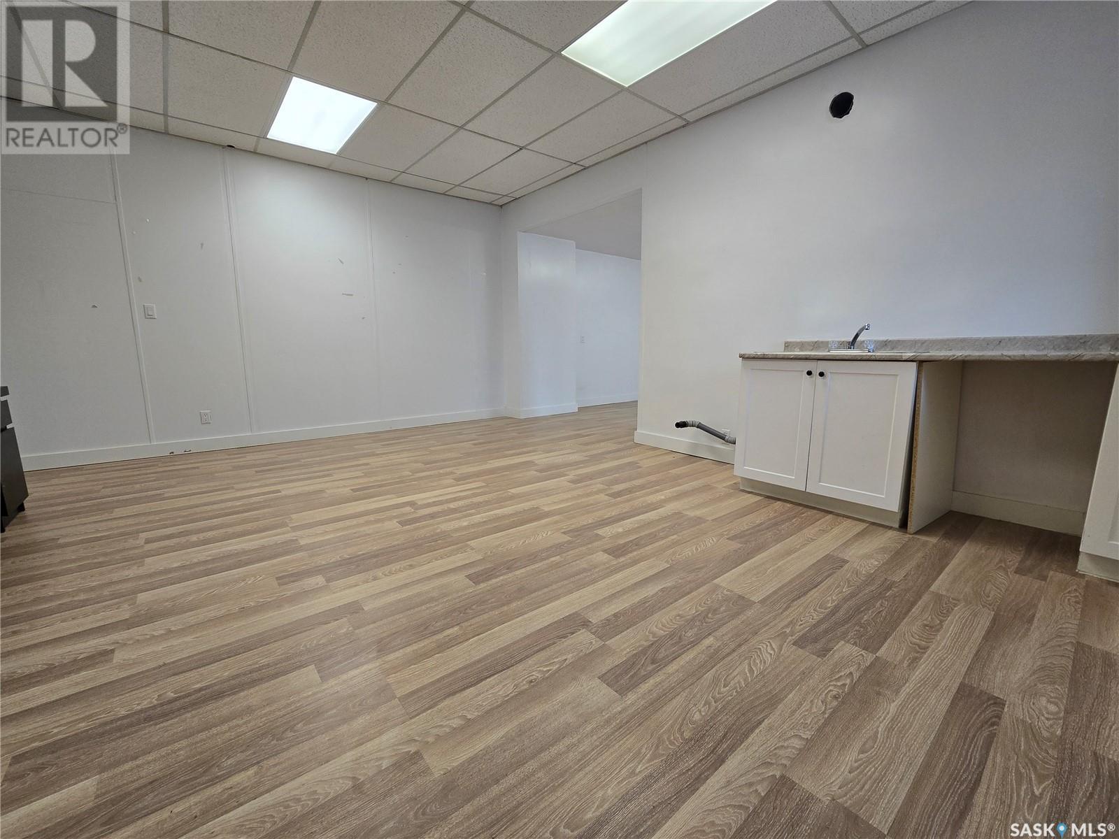 44 Fairford Street W Property Photo 6