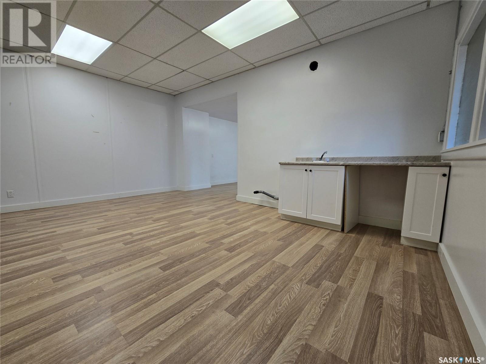 44 Fairford Street W Property Photo 7