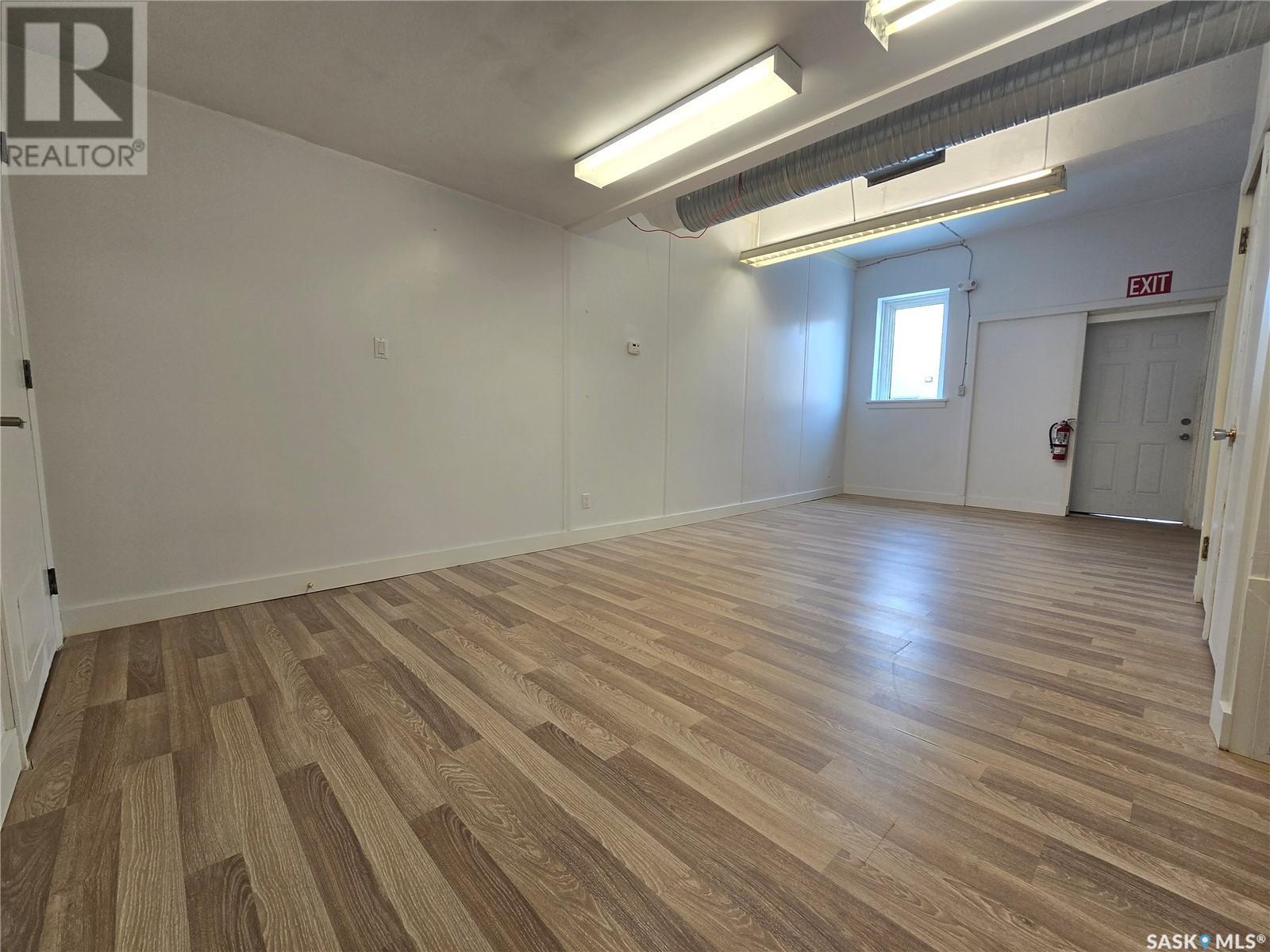 44 Fairford Street W Property Photo 8