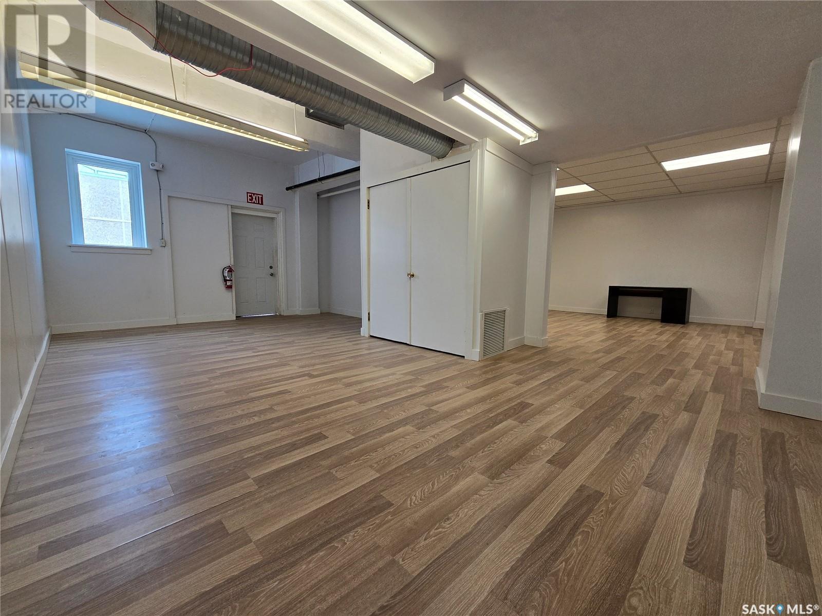 44 Fairford Street W Property Photo 9
