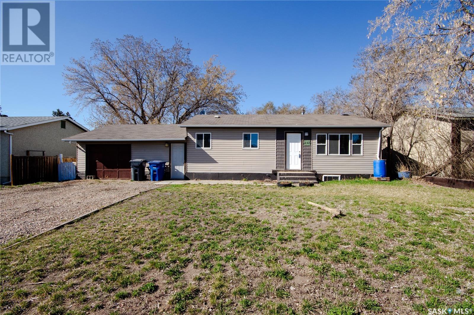 262 21st Street W Property Photo 1