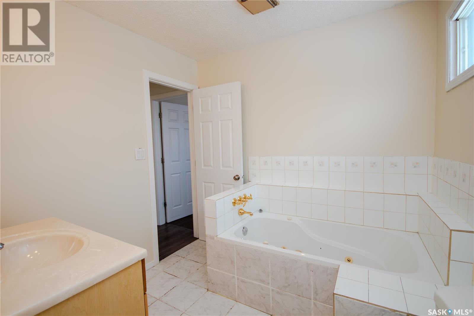 262 21st Street W Property Photo 10
