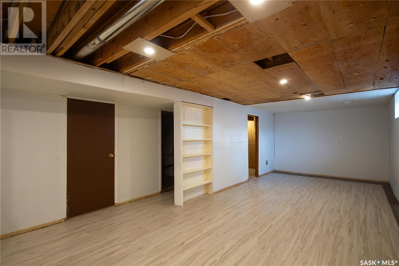262 21st Street W Property Photo 16