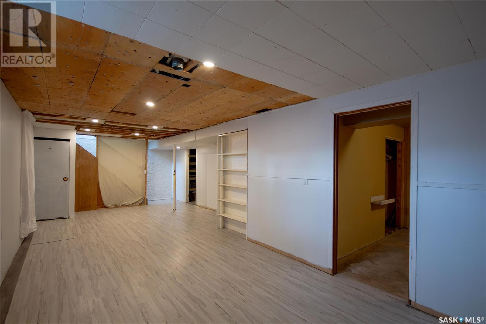 262 21st Street W Property Photo 17