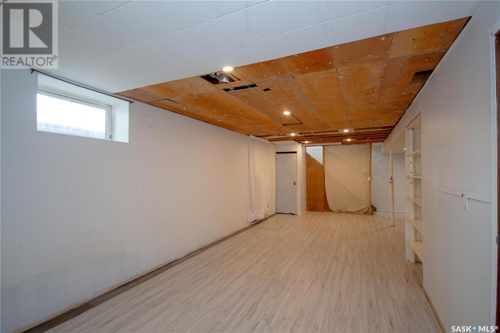 262 21st Street W Property Photo 18