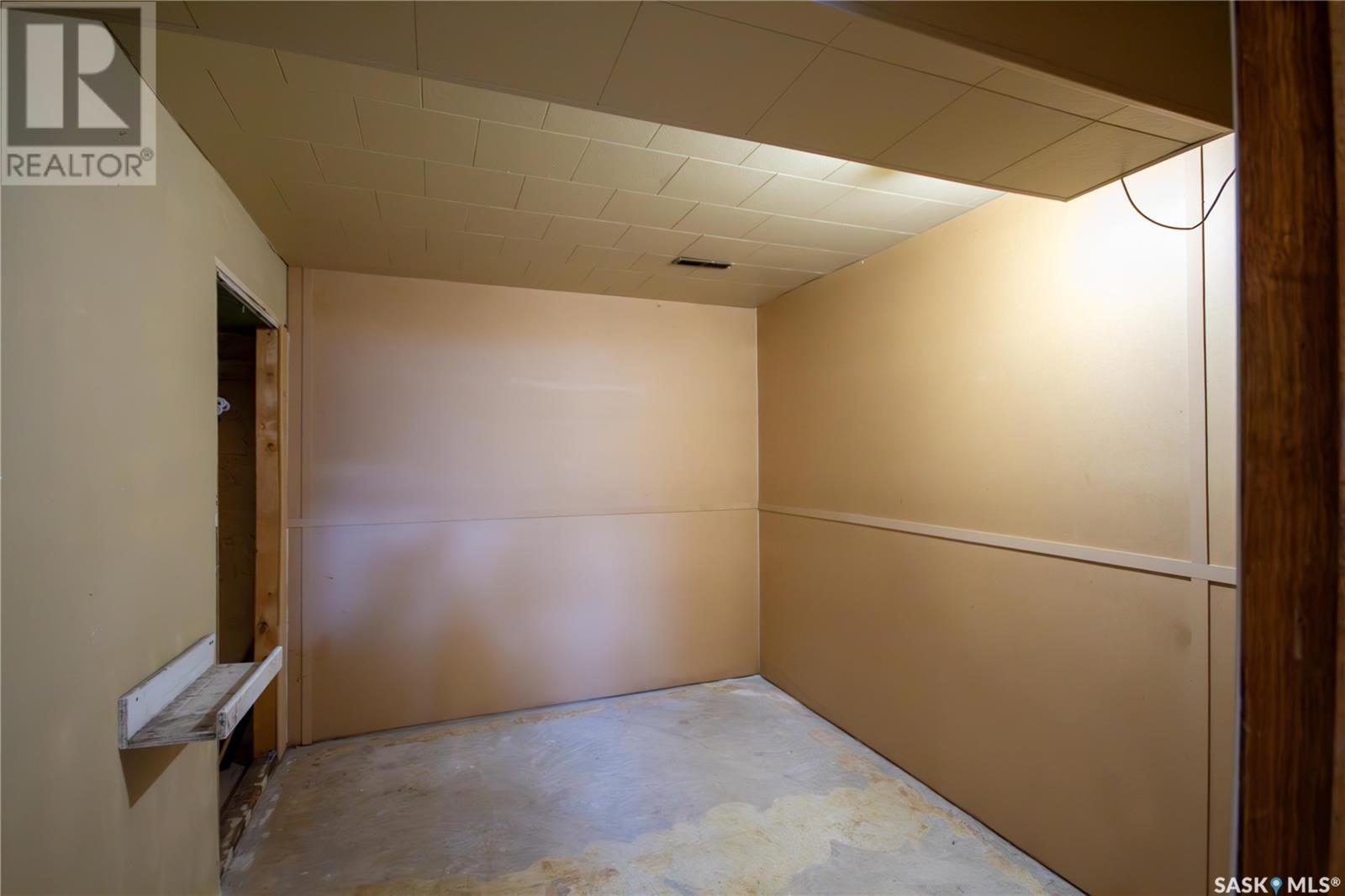 262 21st Street W Property Photo 19