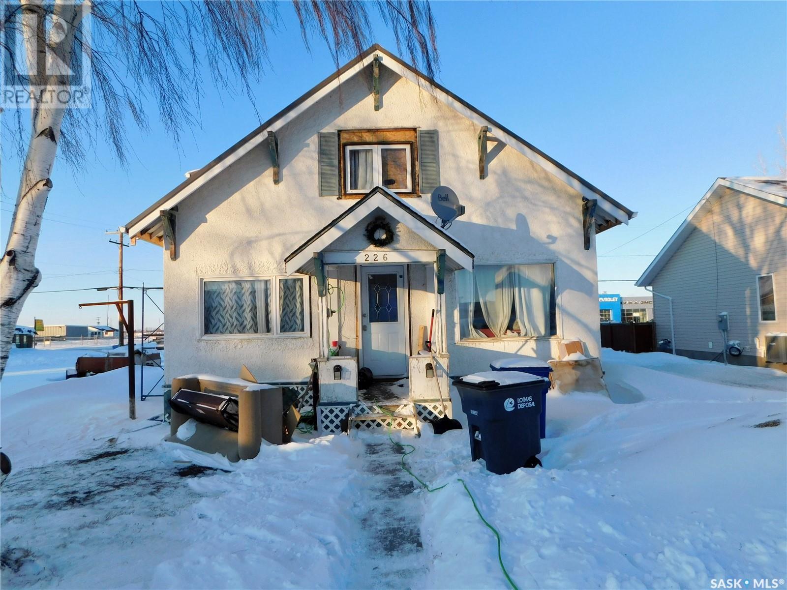 226 2nd AVENUE W Property Photo 1