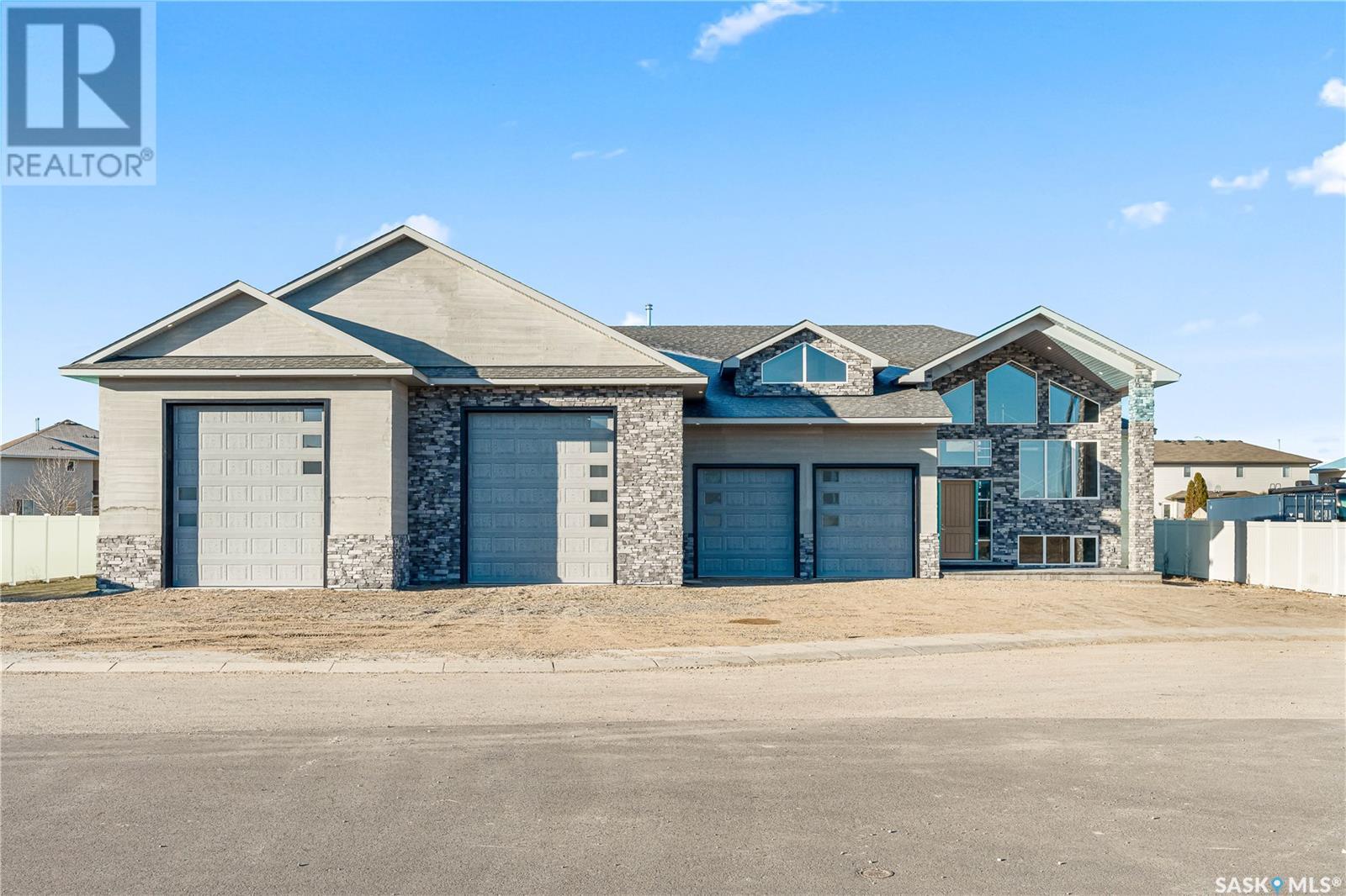 9 Loewen Court Property Photo 5