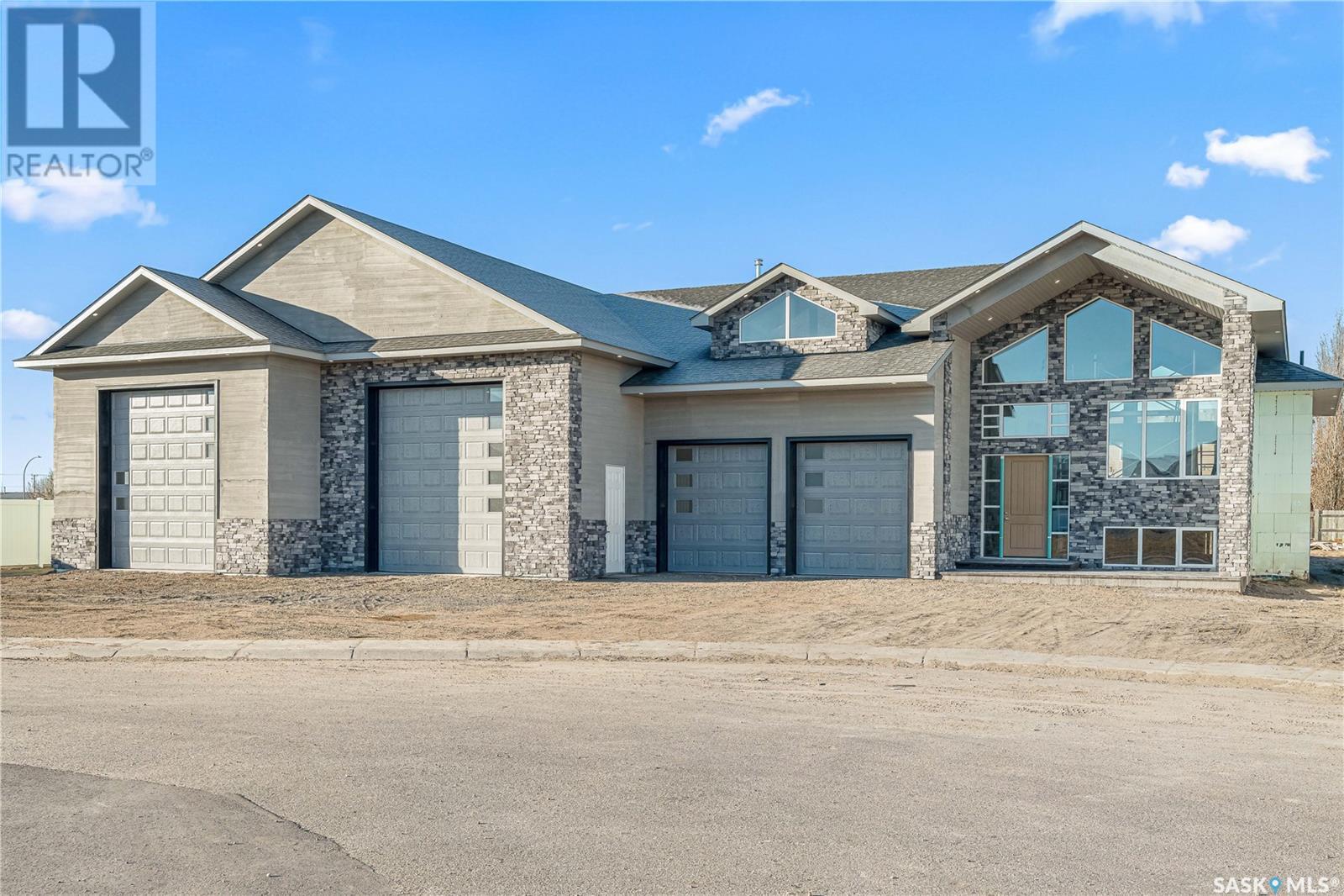 9 Loewen Court Property Photo 6