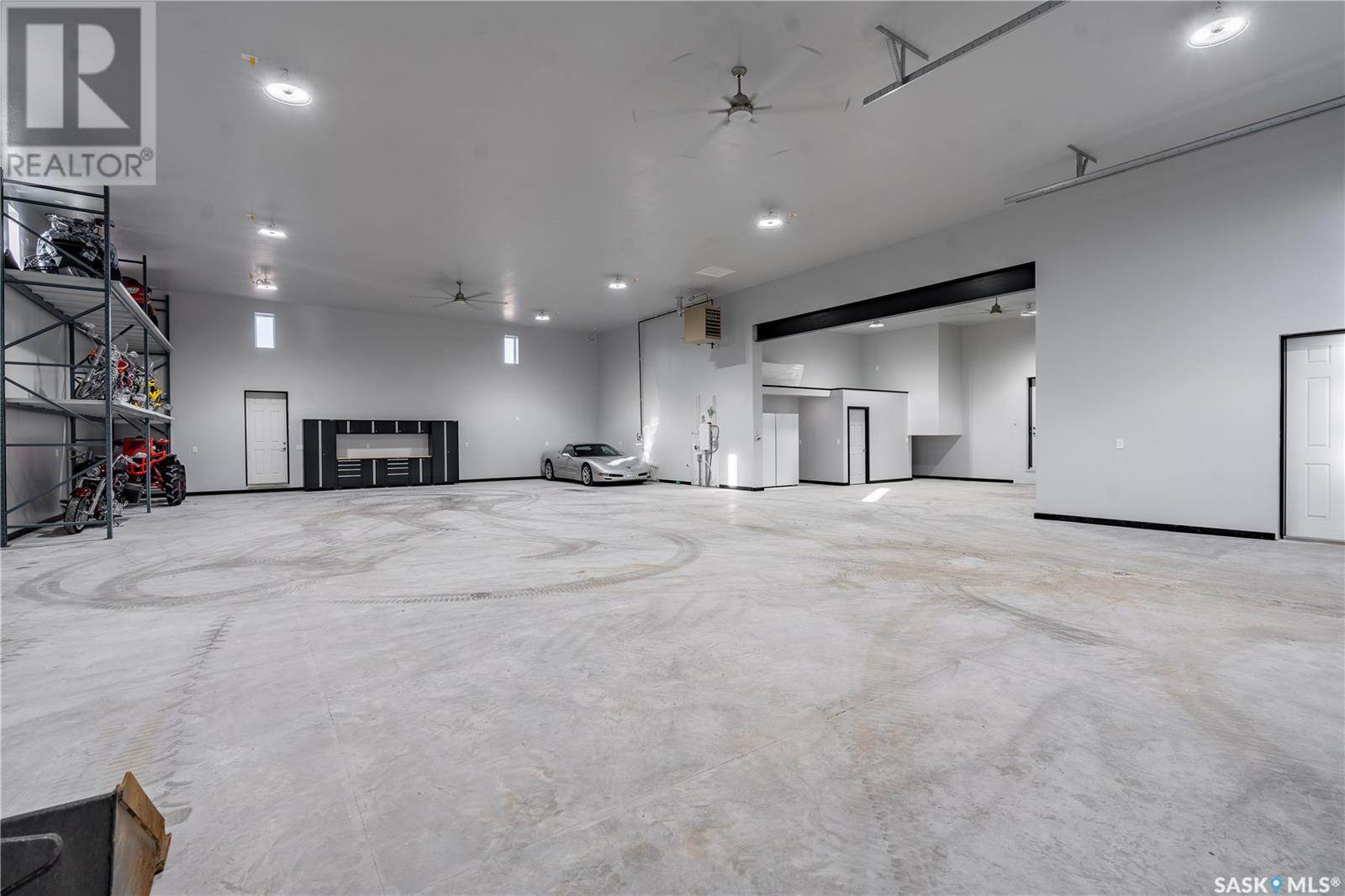 9 Loewen Court Property Photo 8