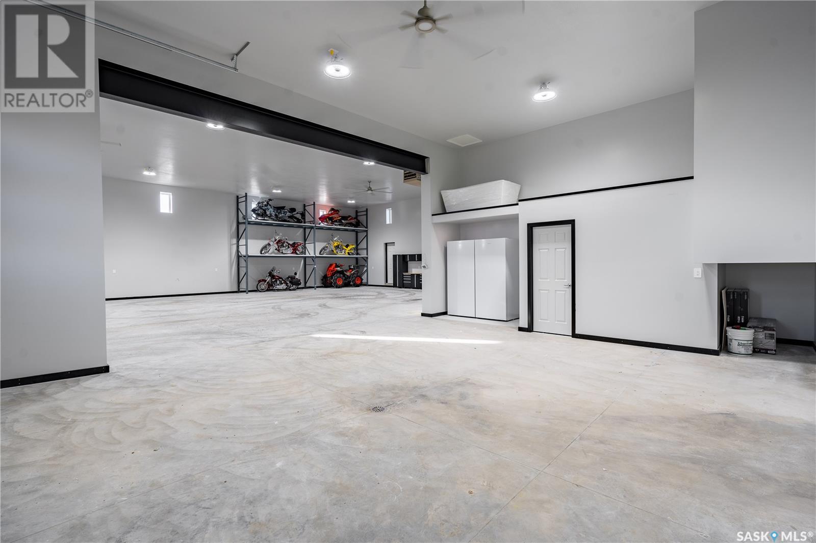 9 Loewen Court Property Photo 11