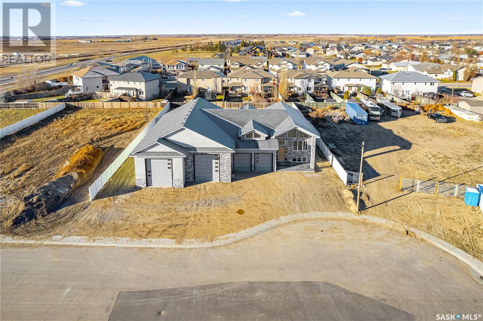 9 Loewen Court Property Photo 12