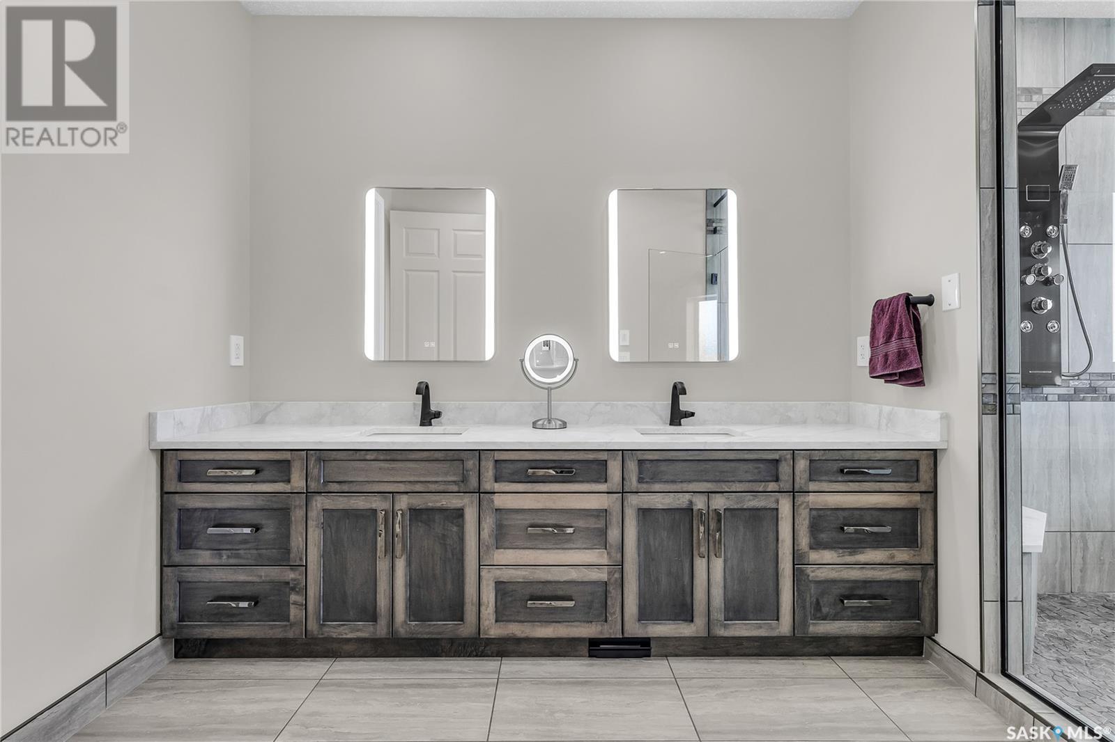 9 Loewen Court Property Photo 30