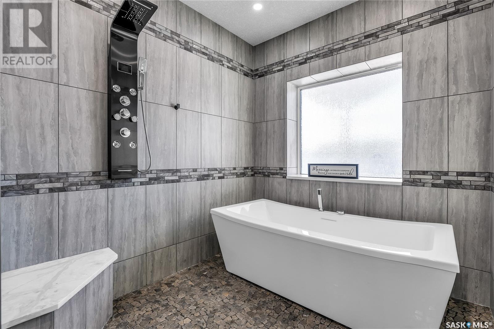 9 Loewen Court Property Photo 32