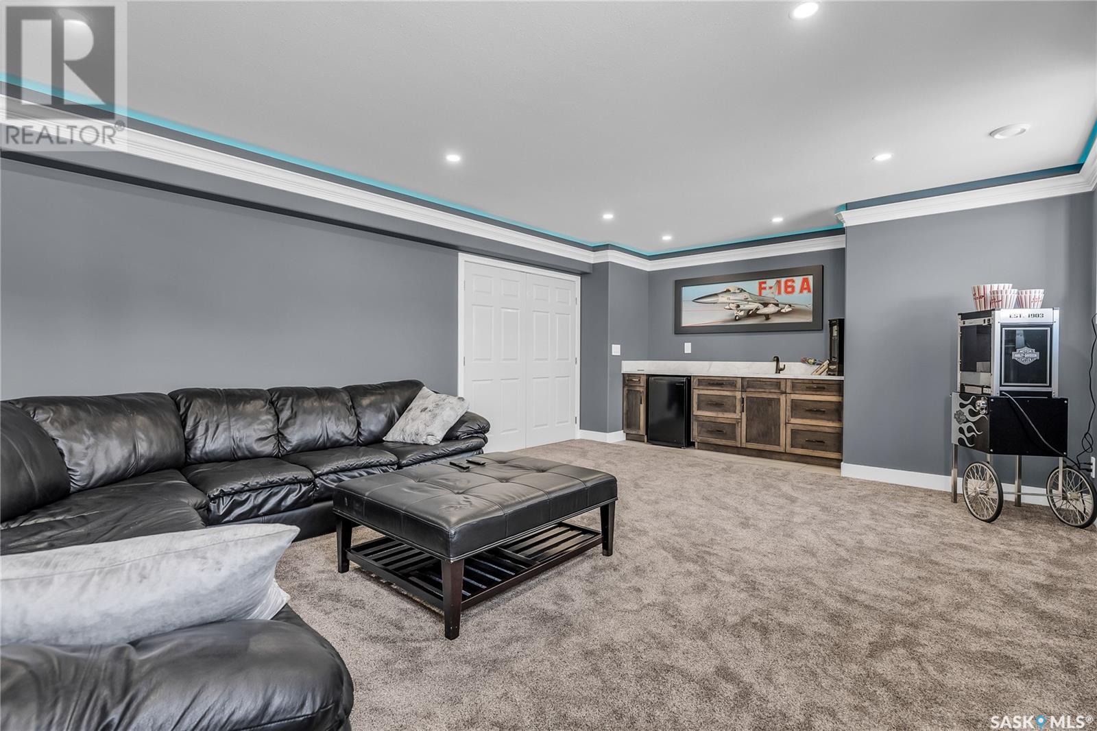 9 Loewen Court Property Photo 38