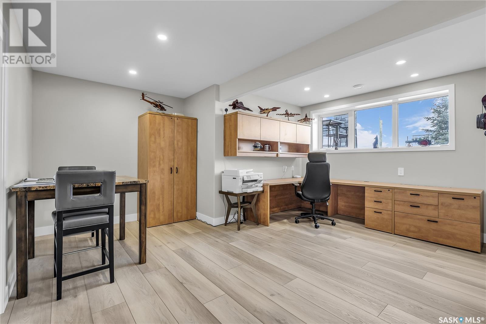 9 Loewen Court Property Photo 42