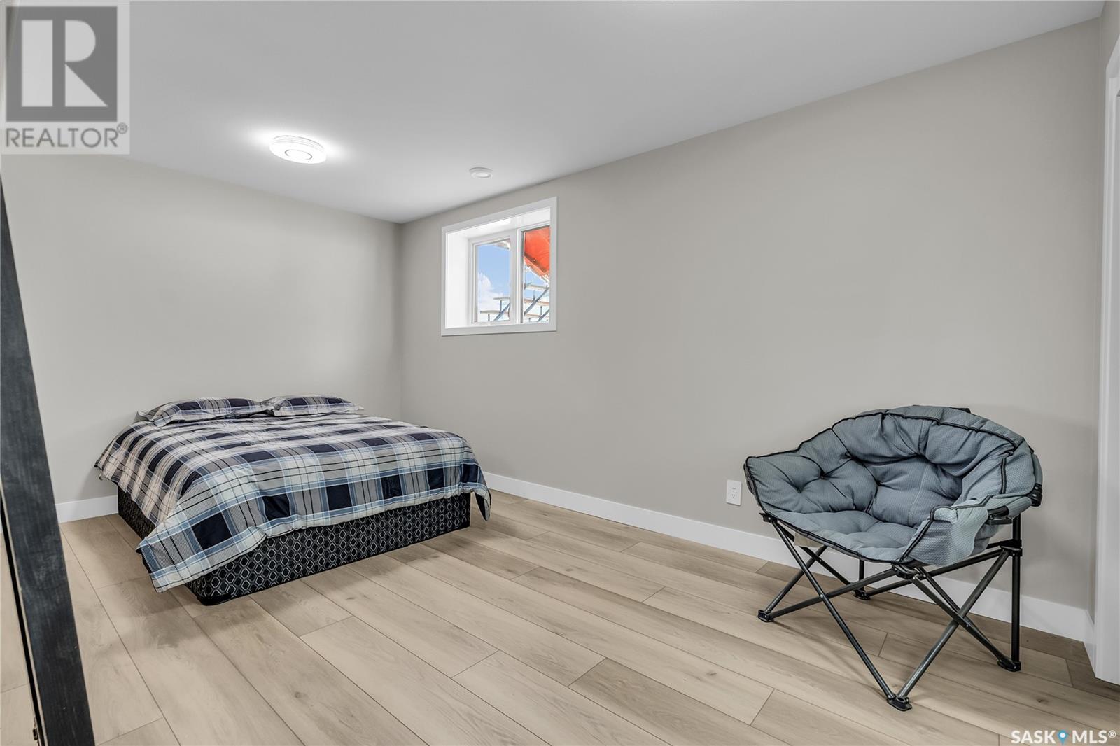 9 Loewen Court Property Photo 43