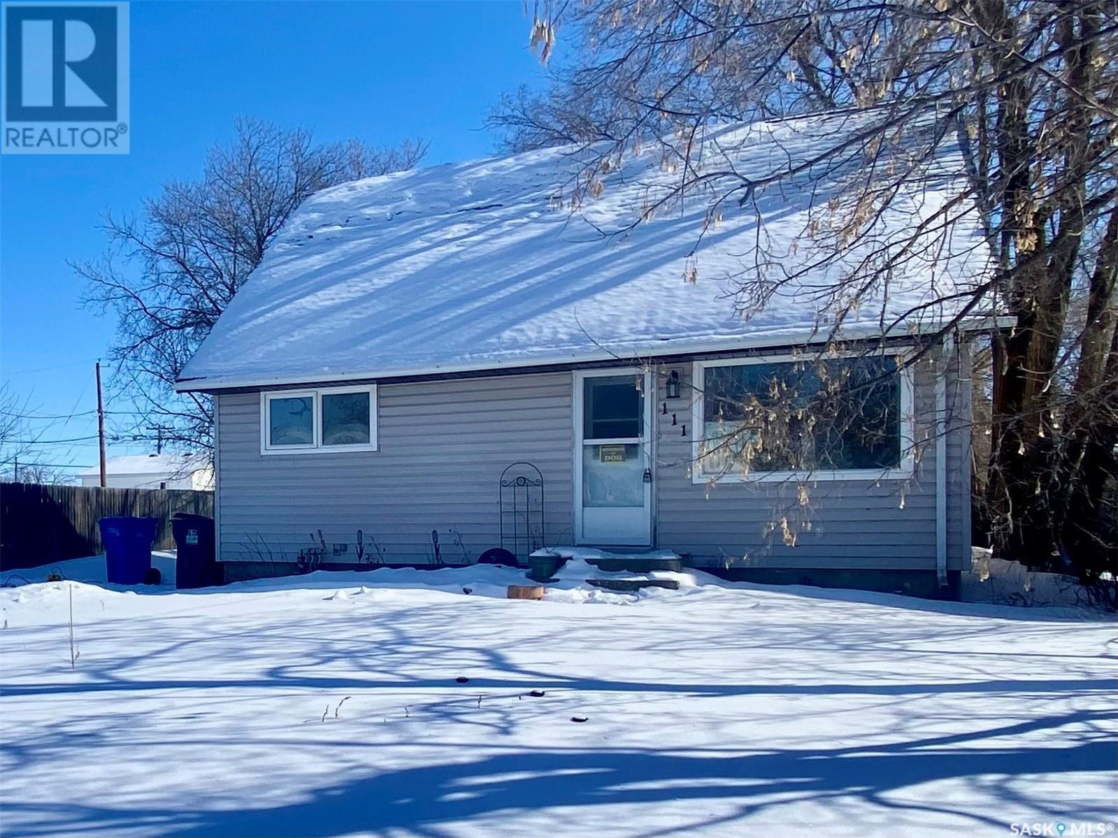 111 2nd Street W Property Photo