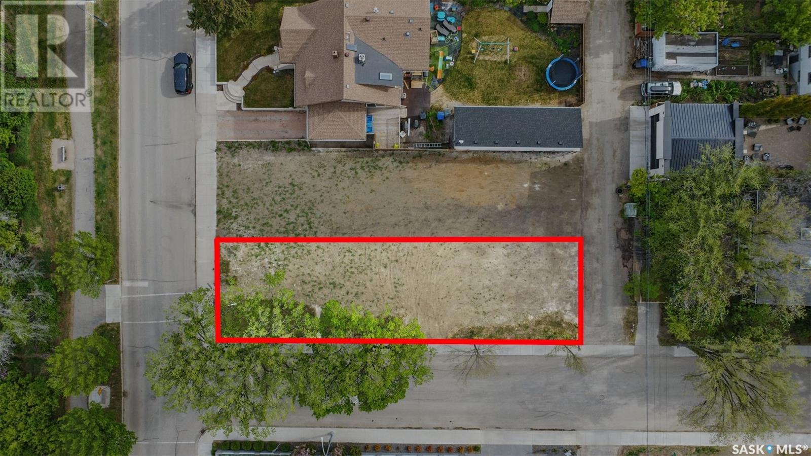 702 Saskatchewan Crescent E Property Photo 5