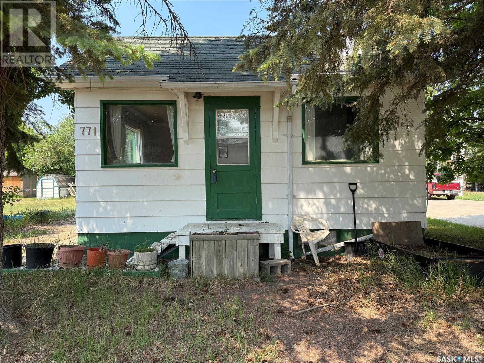 771 1st Street W Property Photo 1