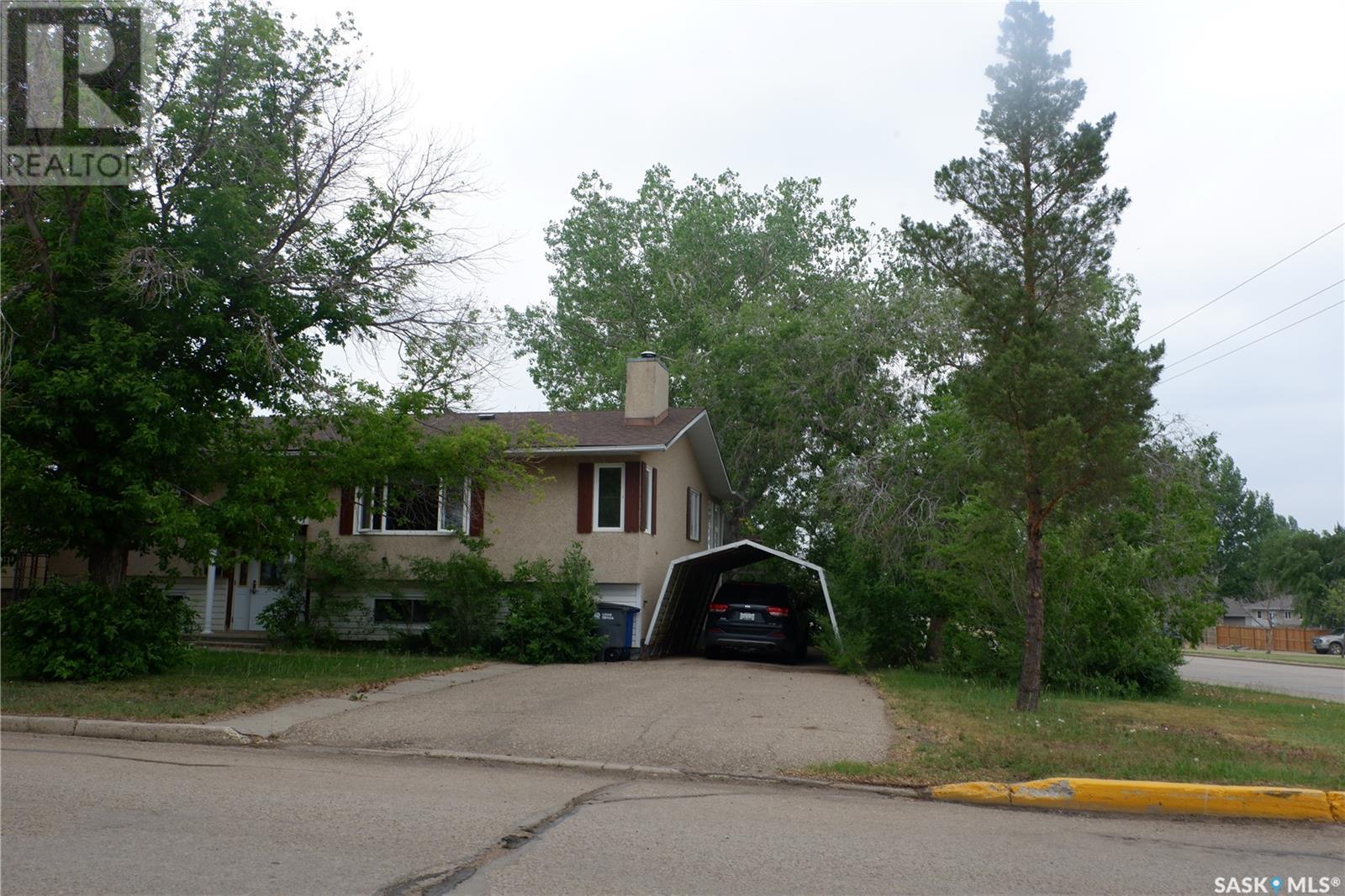 529 6th Avenue E Property Photo 1