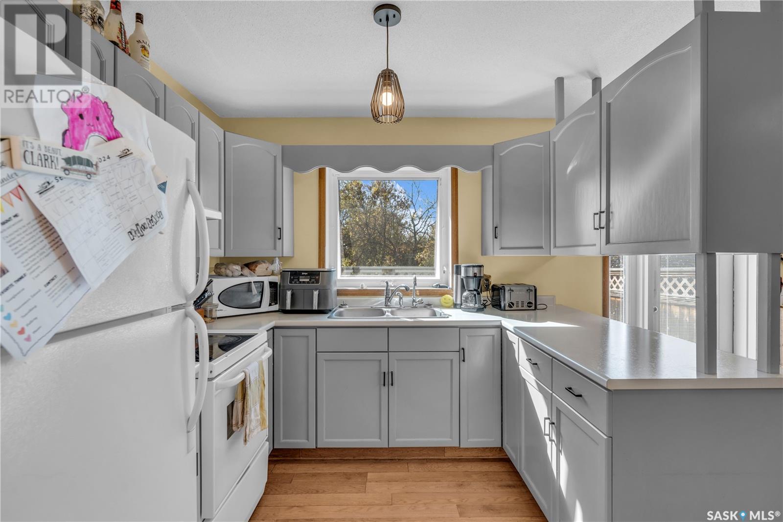 901 Connaught Avenue Property Photo 10