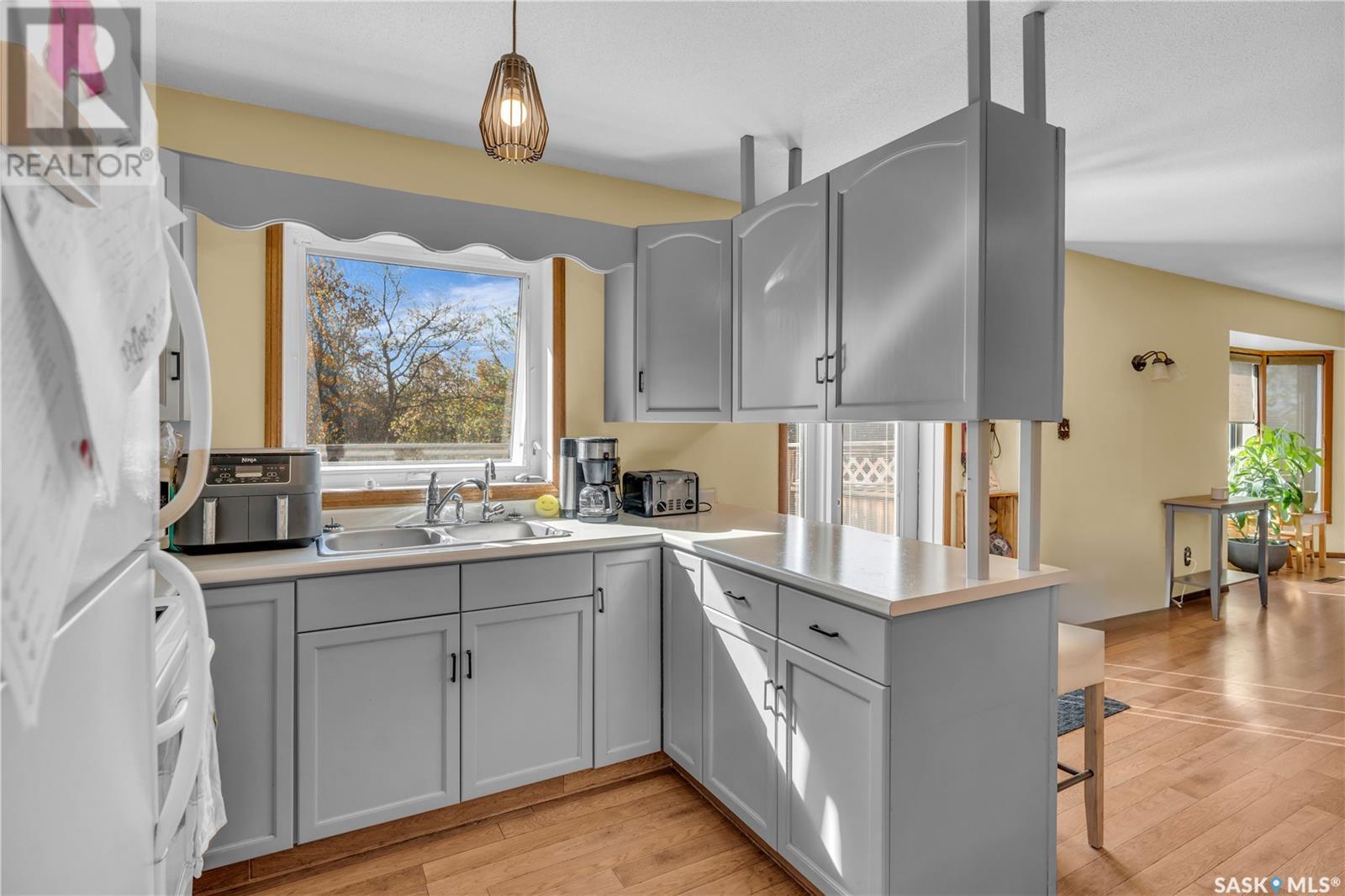901 Connaught Avenue Property Photo 11