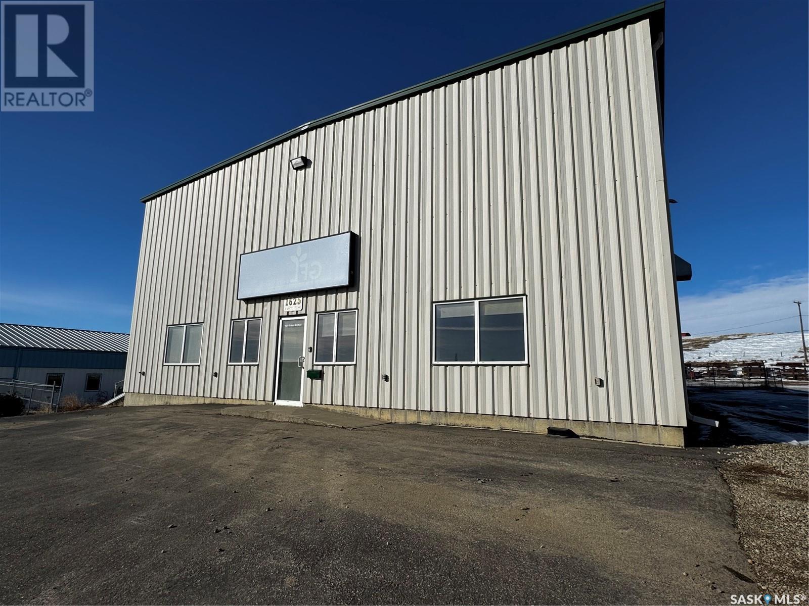 1625 Sidney Street W Property Photo 1
