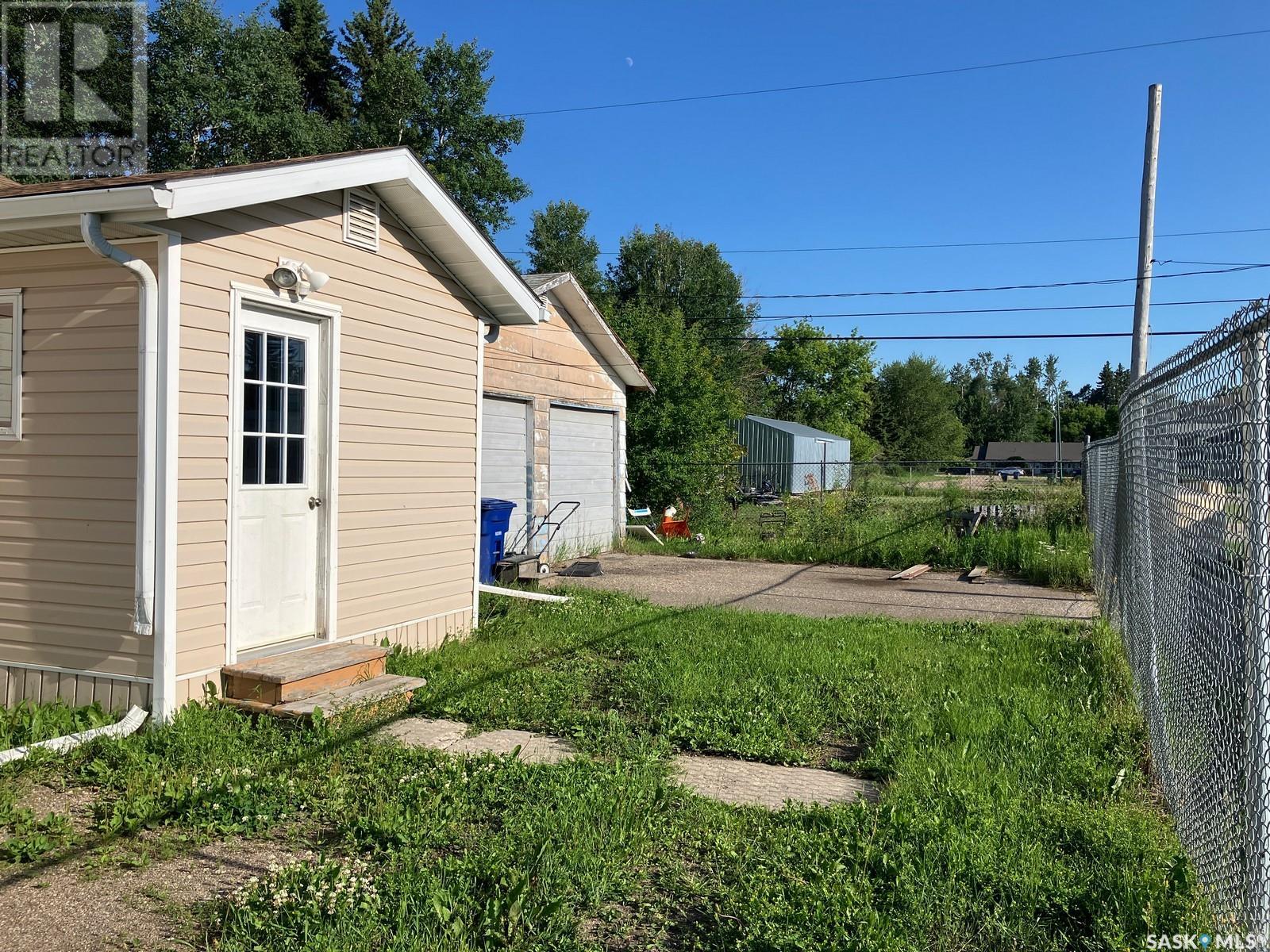 610 Nipawin Road E Property Photo 2