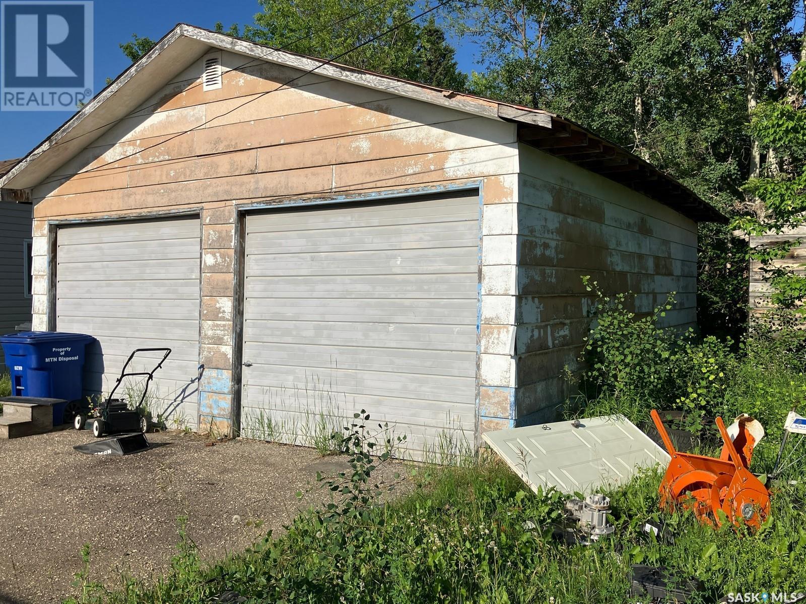 610 Nipawin Road E Property Photo 3
