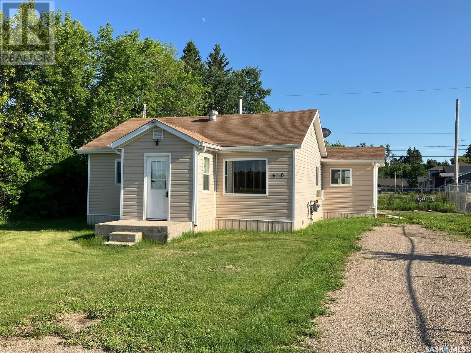 610 Nipawin Road E Property Photo 5