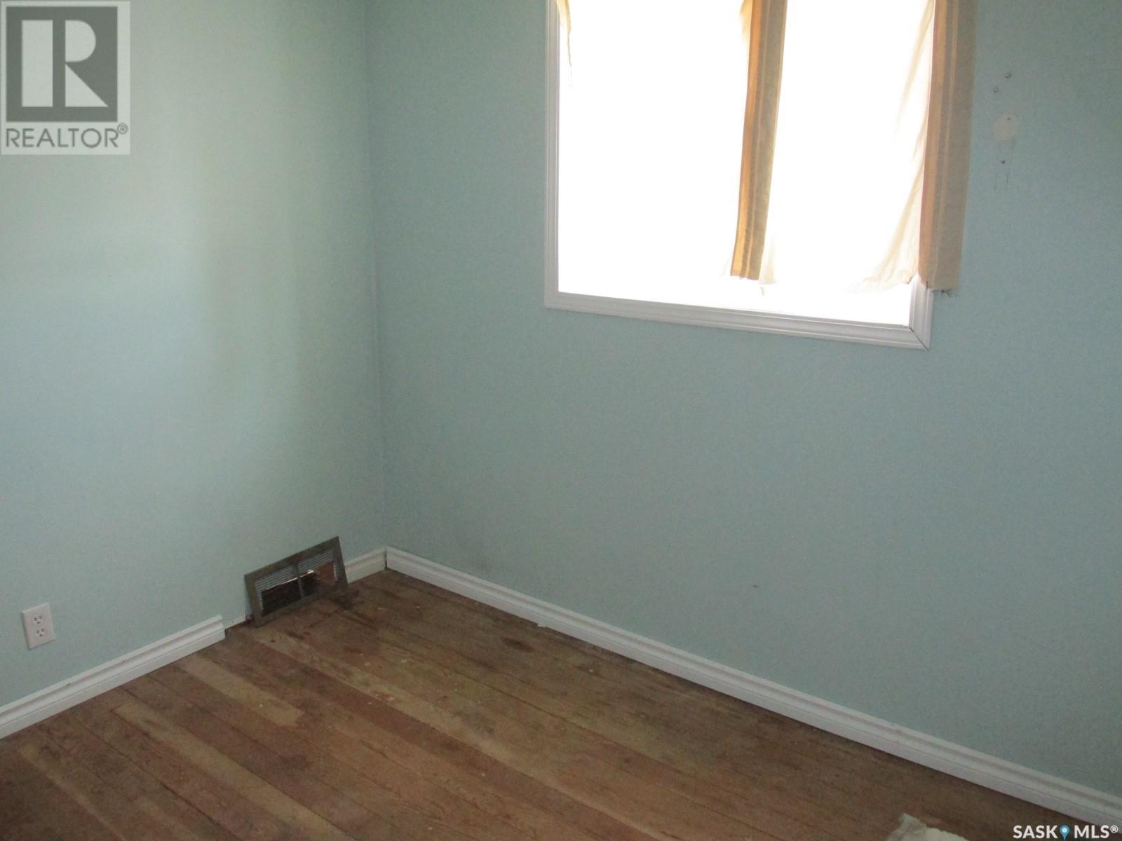 610 Nipawin Road E Property Photo 31