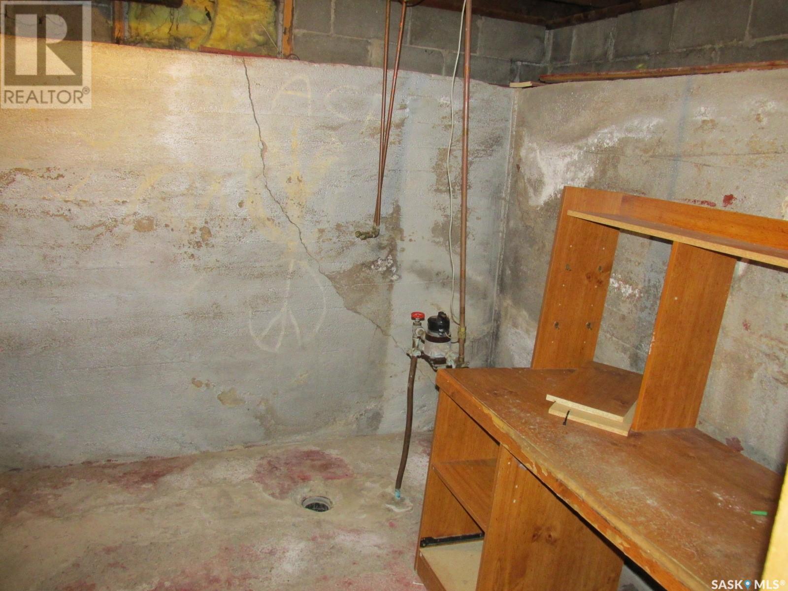 610 Nipawin Road E Property Photo 38