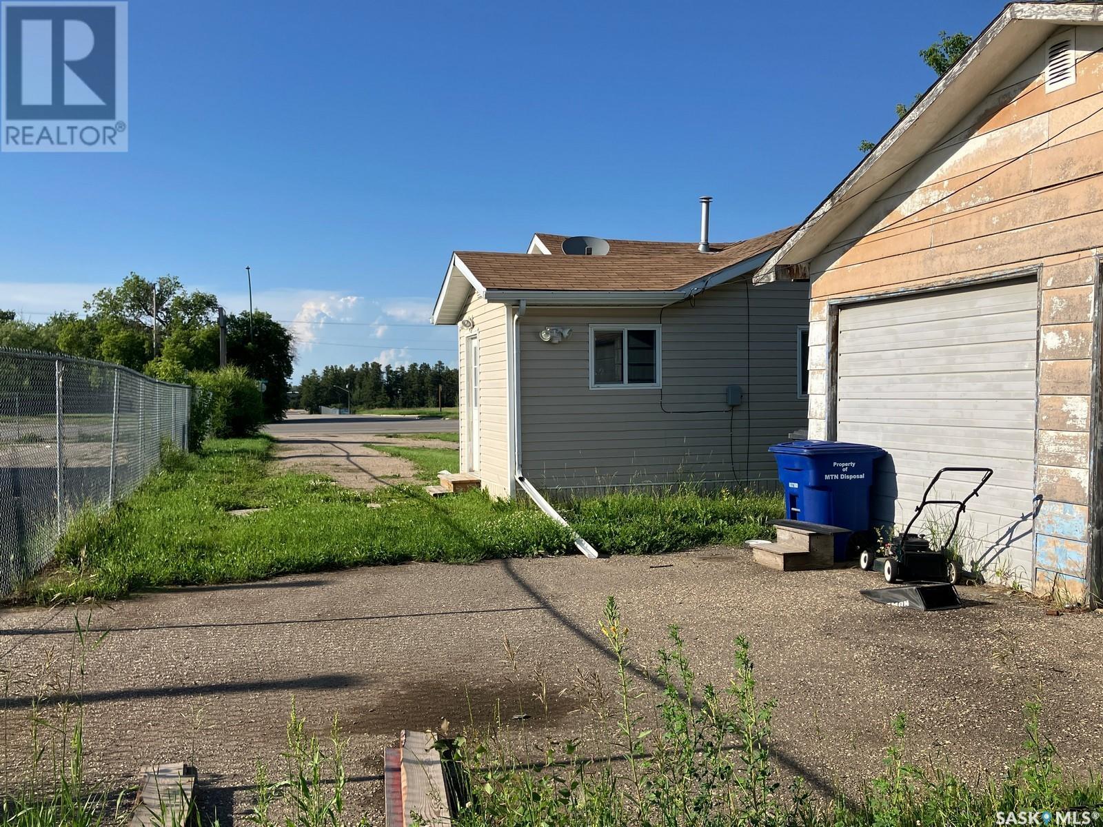 610 Nipawin Road E Property Photo 43