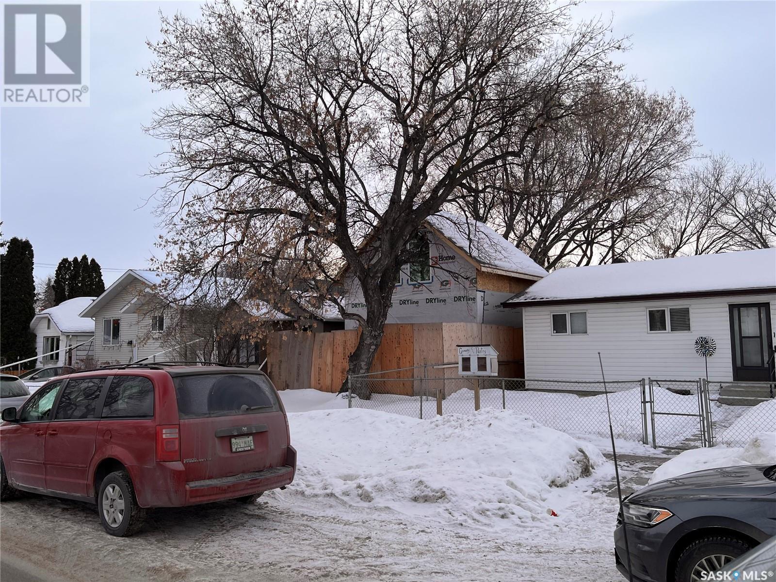 1913 20th Street W Property Photo 1
