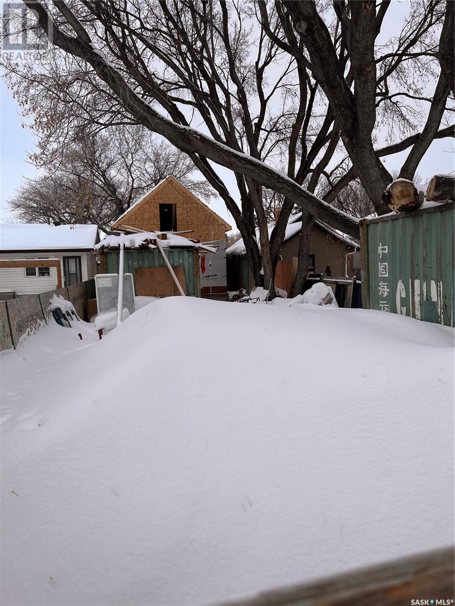 1913 20th Street W Property Photo 2