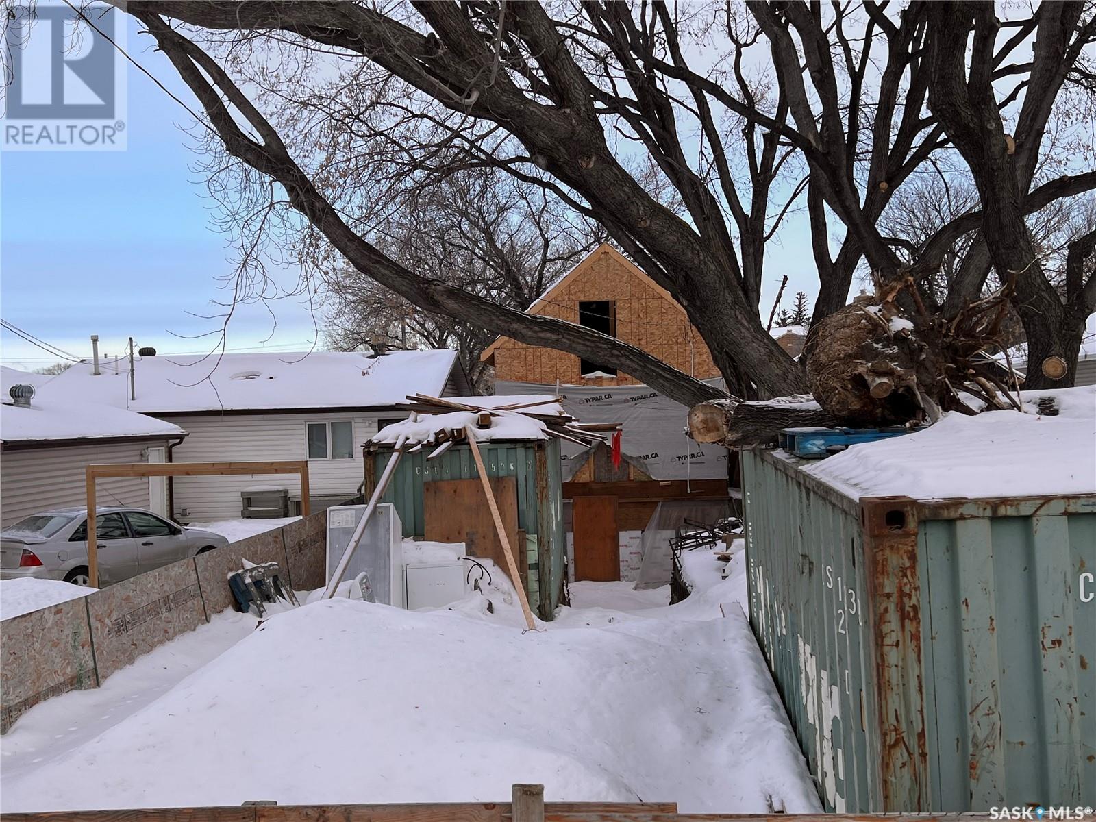 1913 20th Street W Property Photo 3