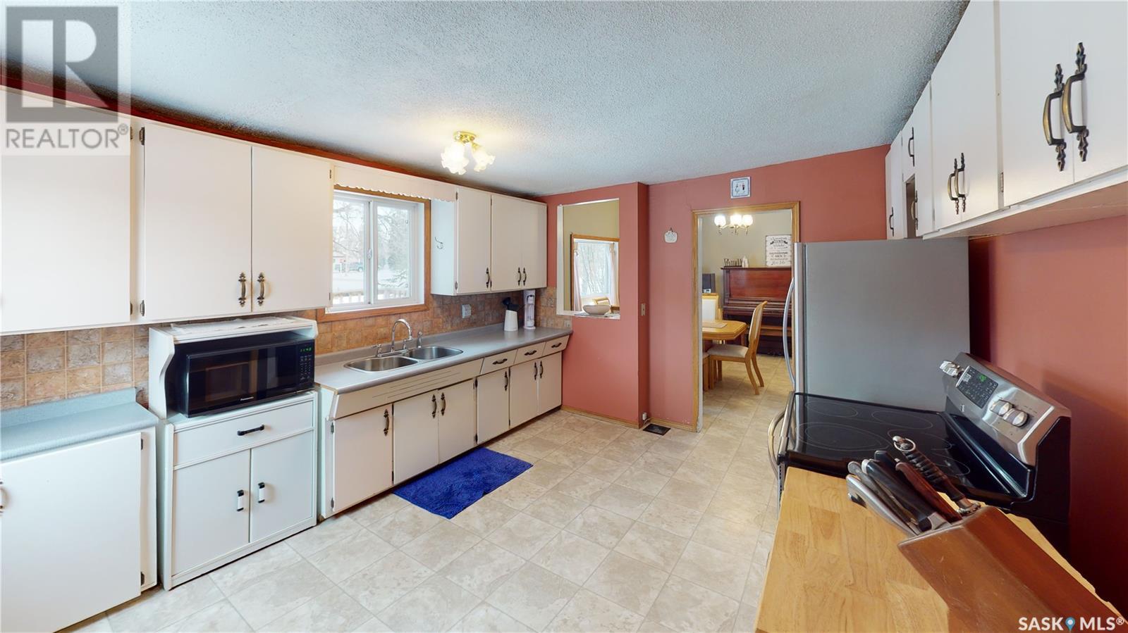 319 Carlyle Street Property Photo 6
