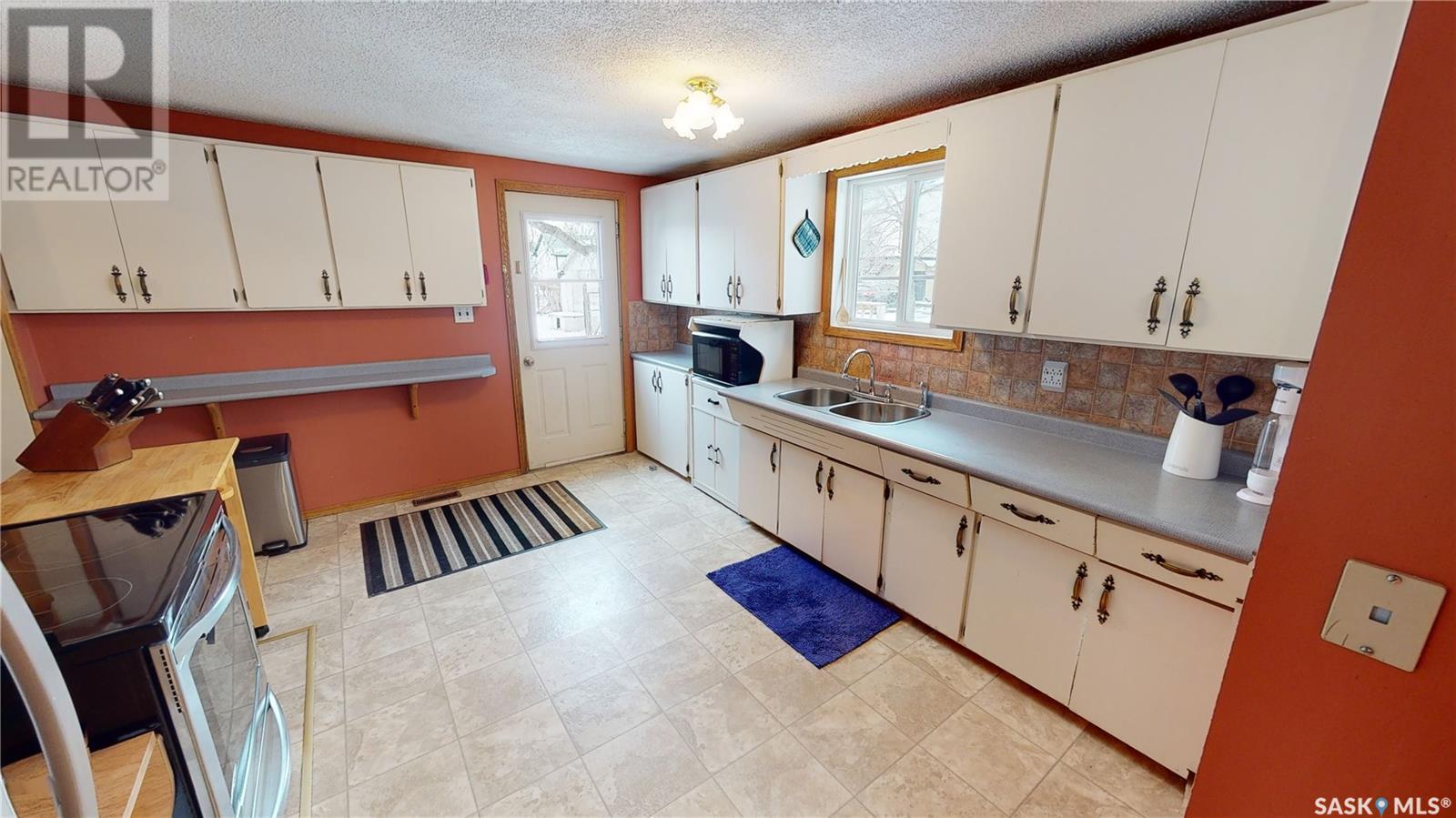 319 Carlyle Street Property Photo 7