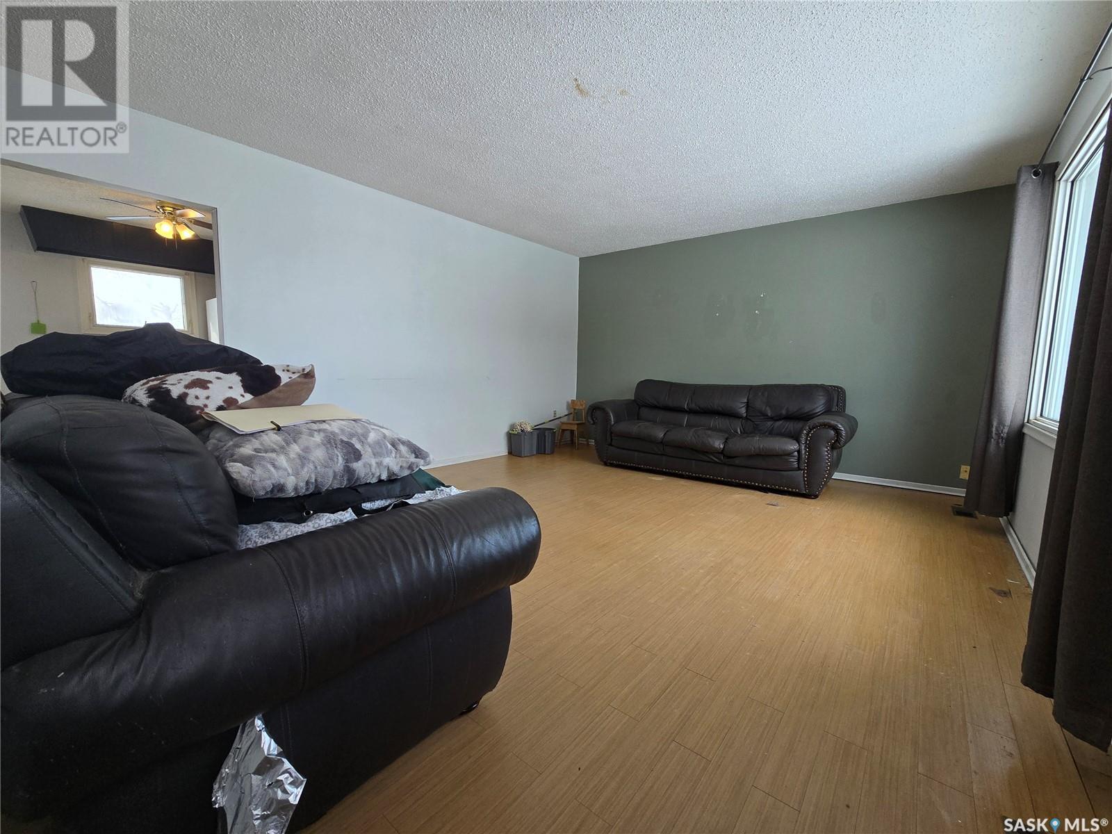 33 4th Avenue E Property Photo 3