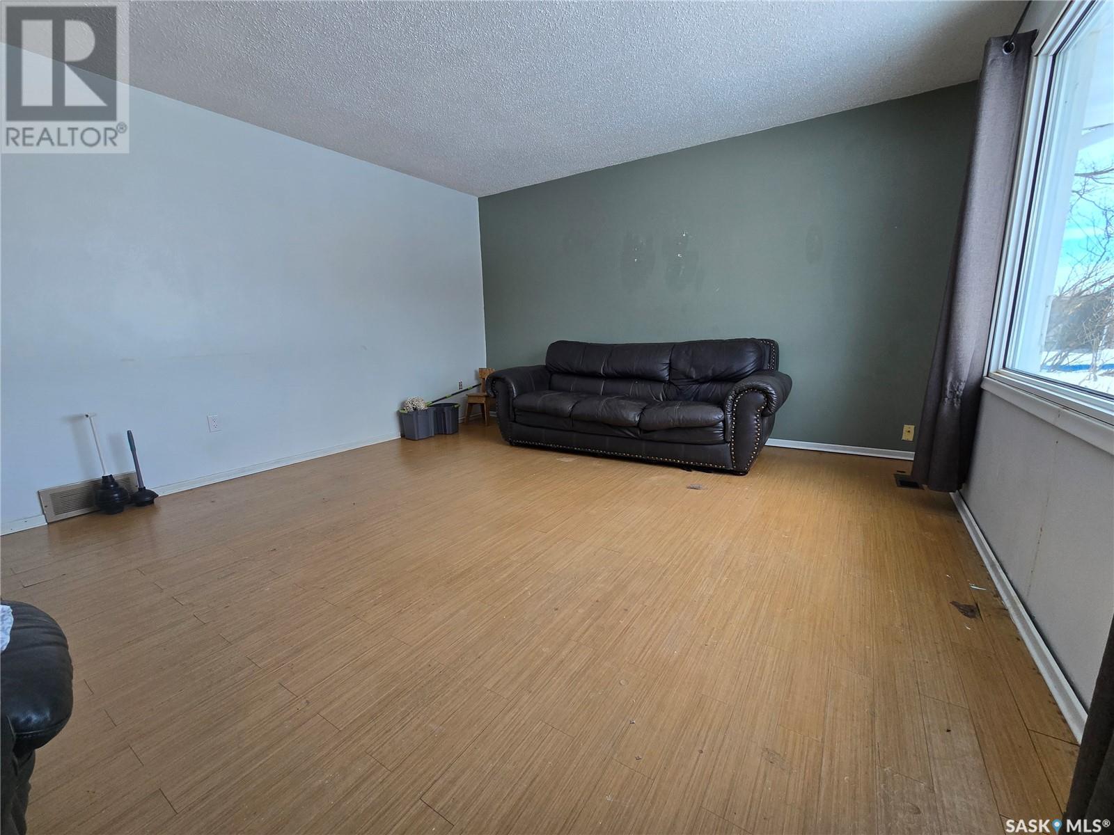 33 4th Avenue E Property Photo 4