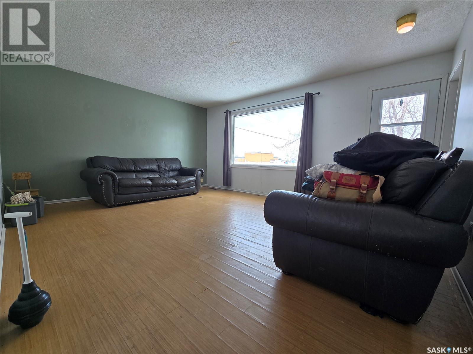 33 4th Avenue E Property Photo 5