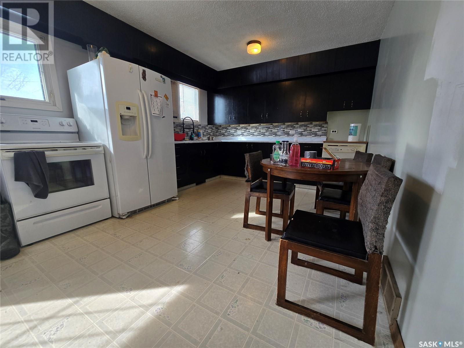33 4th Avenue E Property Photo 7