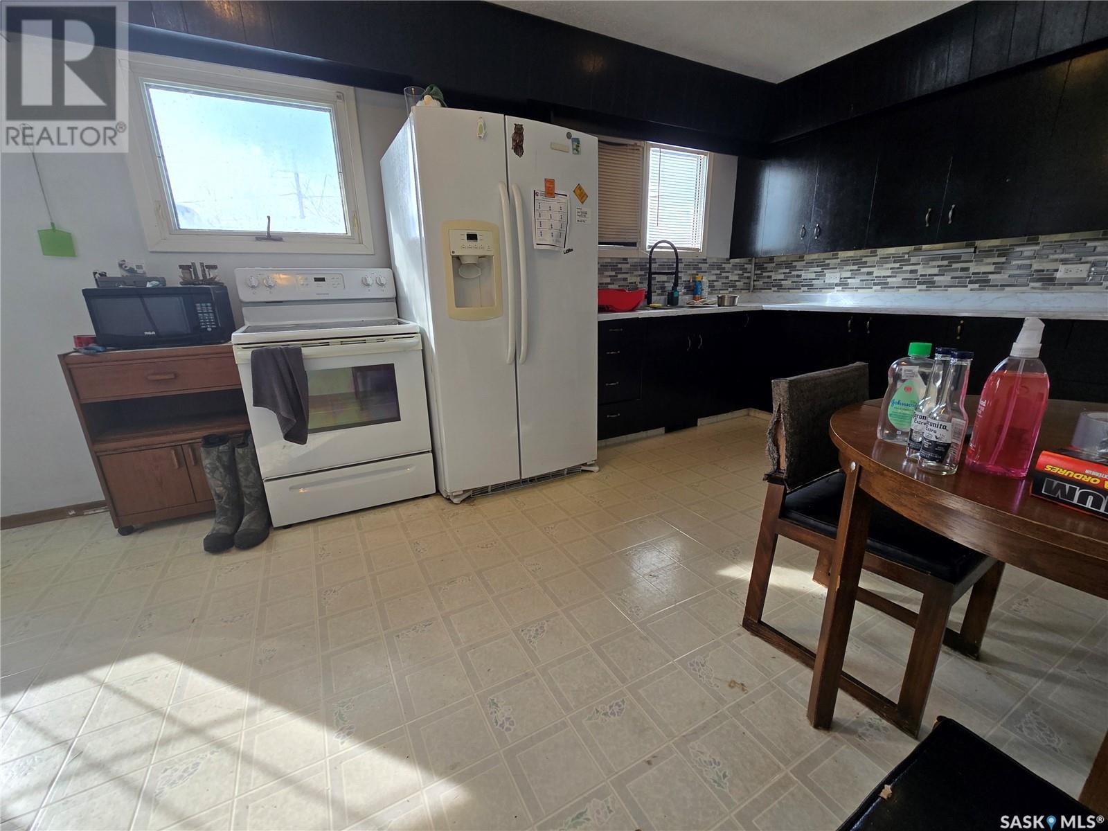 33 4th Avenue E Property Photo 9