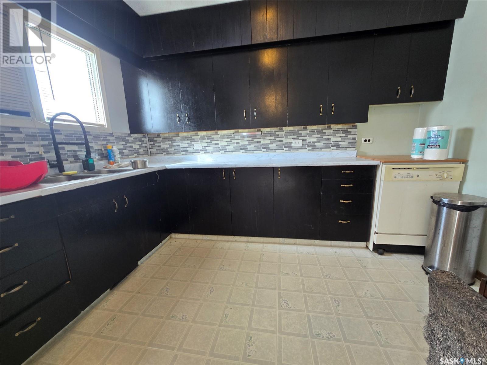 33 4th Avenue E Property Photo 10