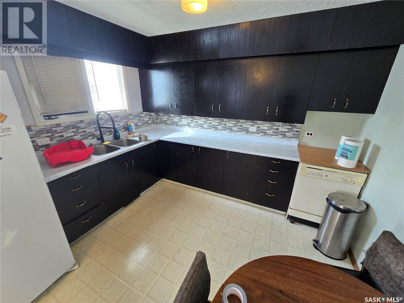 33 4th Avenue E Property Photo 11
