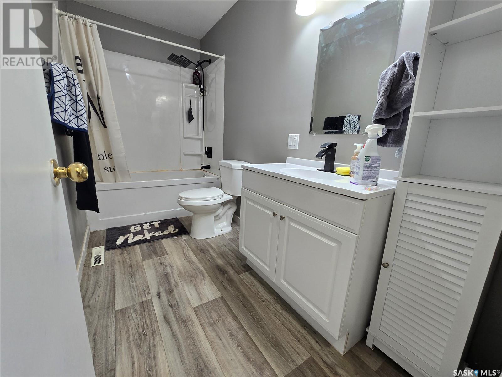 33 4th Avenue E Property Photo 13